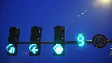 红绿灯交通信号灯实拍视频素材视频的预览图